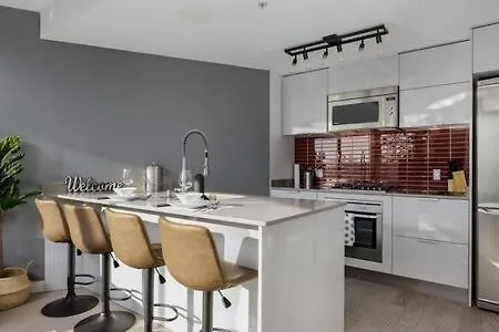 Cozy 1Br Condominium Suite In West Cordova Vancouver